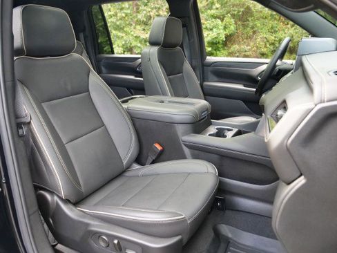 Used 2024 GMC Yukon XL SLT w/ SLT Luxury Package image 50