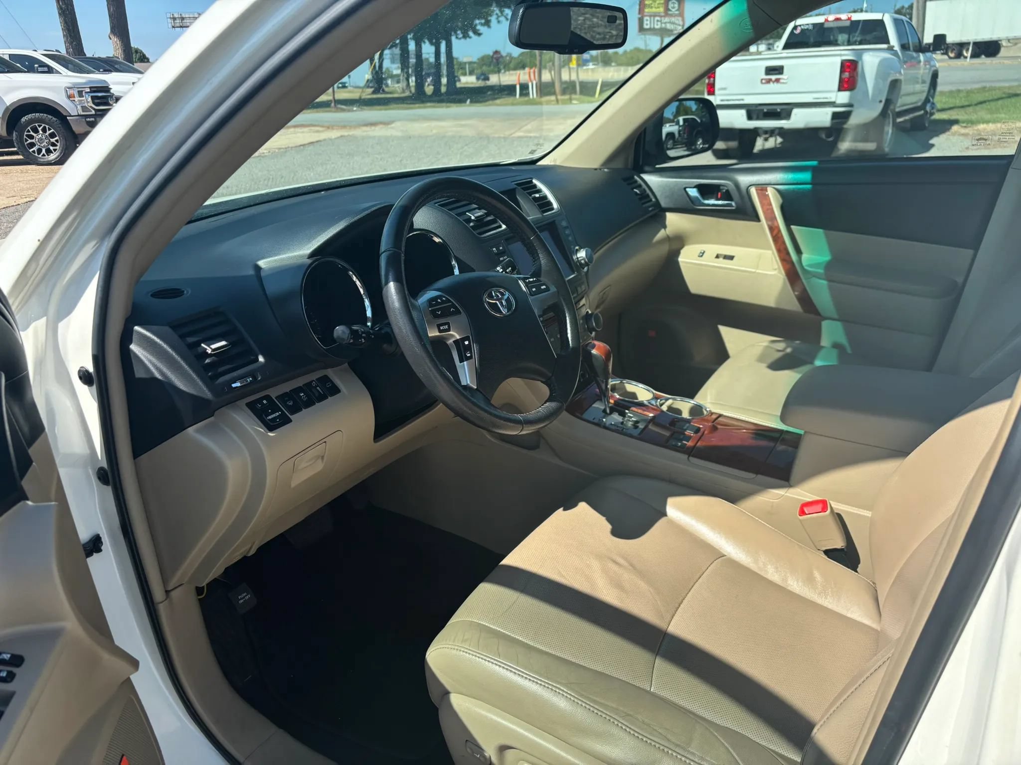 Used 2012 Toyota Highlander Limited w/ Tow Pkg AWD/4WD image 11
