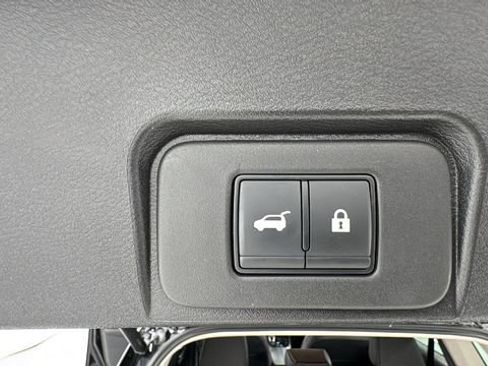 Certified 2025 Nissan Rogue SV AWD/4WD image 16