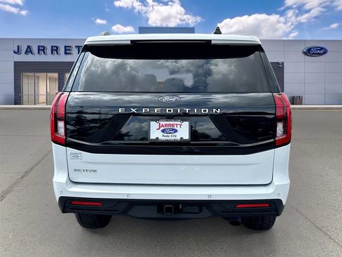 Certified 2025 Ford Expedition Active RWD image 6
