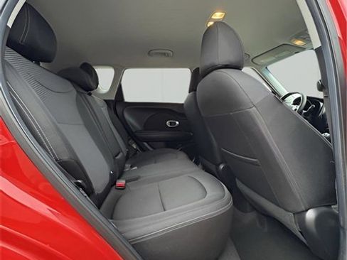 Used 2017 Kia Soul + image 14