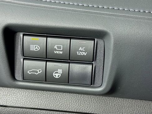 New 2026 Toyota Highlander Limited image 13