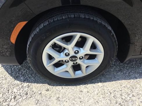 Used 2024 Kia Soul LX w/ Option Group 015 FWD image 9