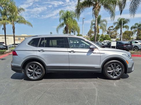Used 2022 Volkswagen Tiguan SE AWD/4WD image 11