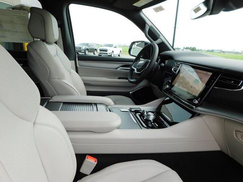 New 2026 Jeep Grand Wagoneer Limited AWD/4WD image 12