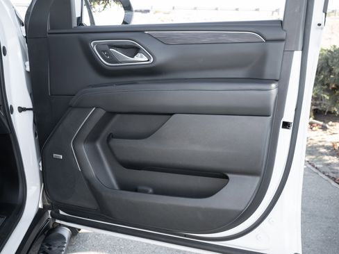 Used 2023 Chevrolet Suburban LT image 48