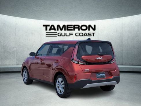 Used 2025 Kia Soul LX FWD image 3