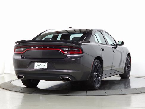 Used 2019 Dodge Charger SXT image 10