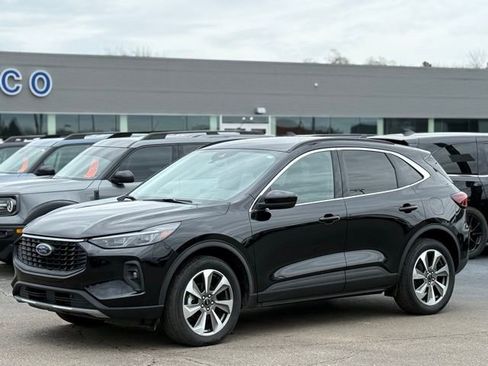 Used 2025 Ford Escape Platinum image 30