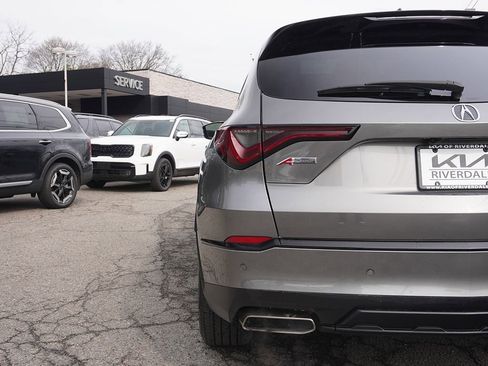 Used 2023 Acura MDX A-Spec image 17