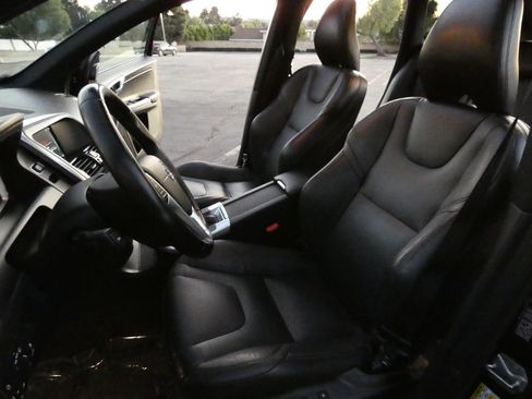 Used 2016 Volvo XC60 T6 Platinum image 50