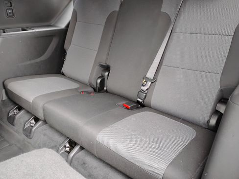 Used 2023 Chevrolet Traverse LT image 18