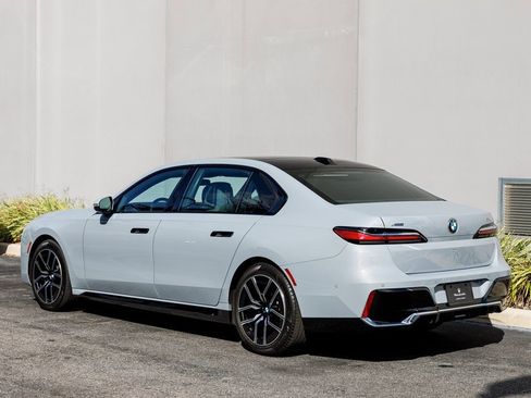 Used 2025 BMW 740i xDrive image 3