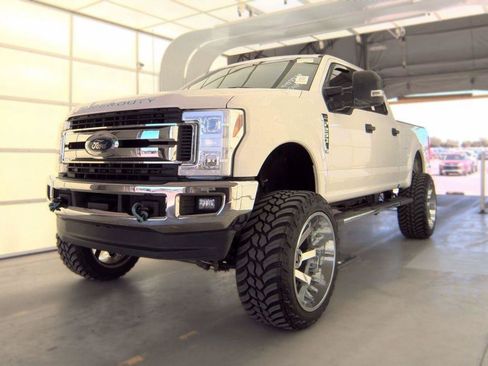 Used 2019 Ford F250 XLT w/ XLT Value Package AWD/4WD image 4