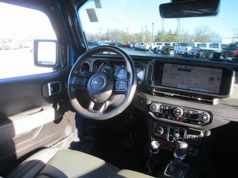 Used 2024 Jeep Gladiator Mojave image 21