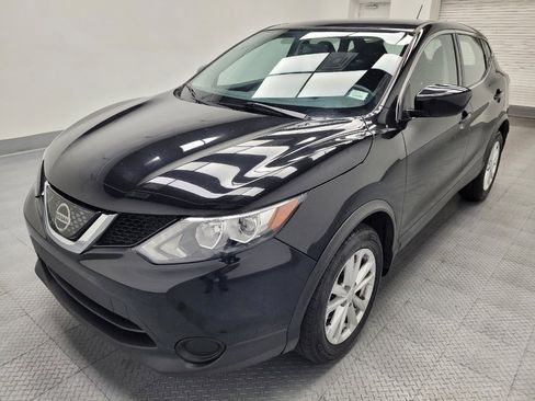 Used 2018 Nissan Rogue Sport S w/ S Appearance Package FWD image 2