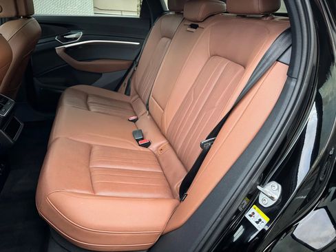 Used 2022 Audi e-tron Premium Plus image 26