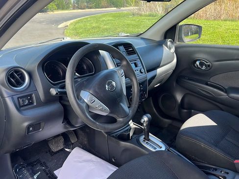 Used 2016 Nissan Versa SV FWD image 10