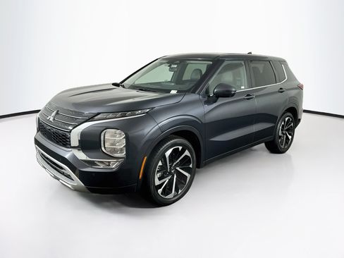 Used 2024 Mitsubishi Outlander SE FWD image 3
