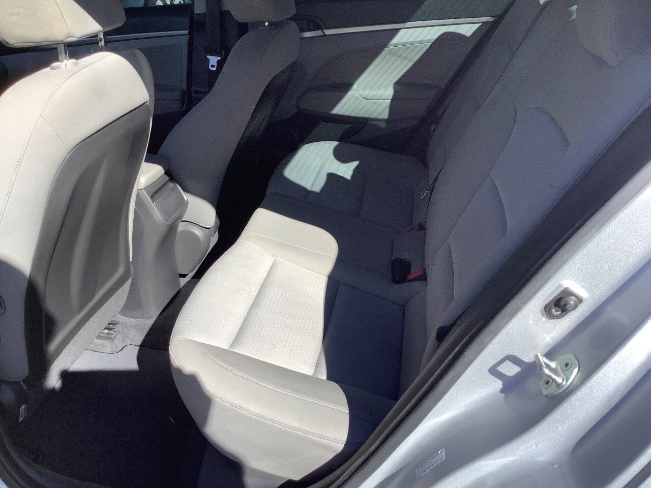 Used 2017 Hyundai Elantra SE FWD image 26