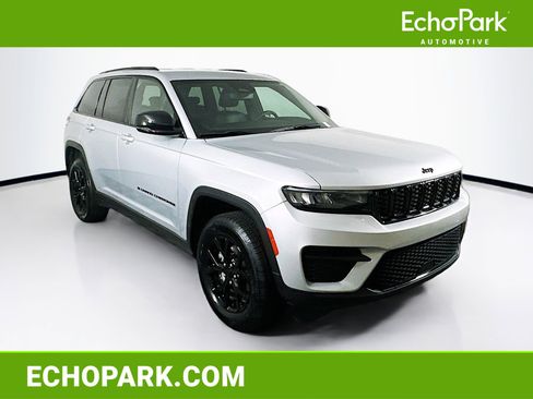 Used 2024 Jeep Grand Cherokee Altitude image 1