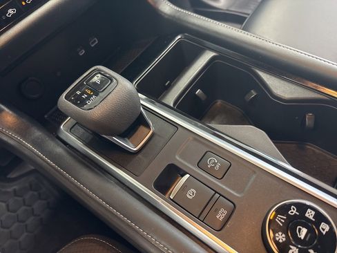 Used 2024 Nissan Pathfinder SL image 20