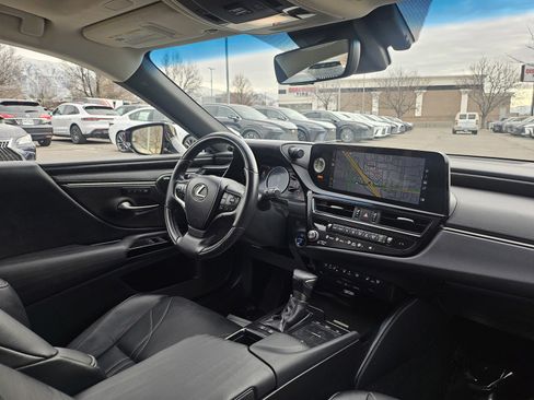 Used 2022 Lexus ES 300h w/ Luxury Package image 26