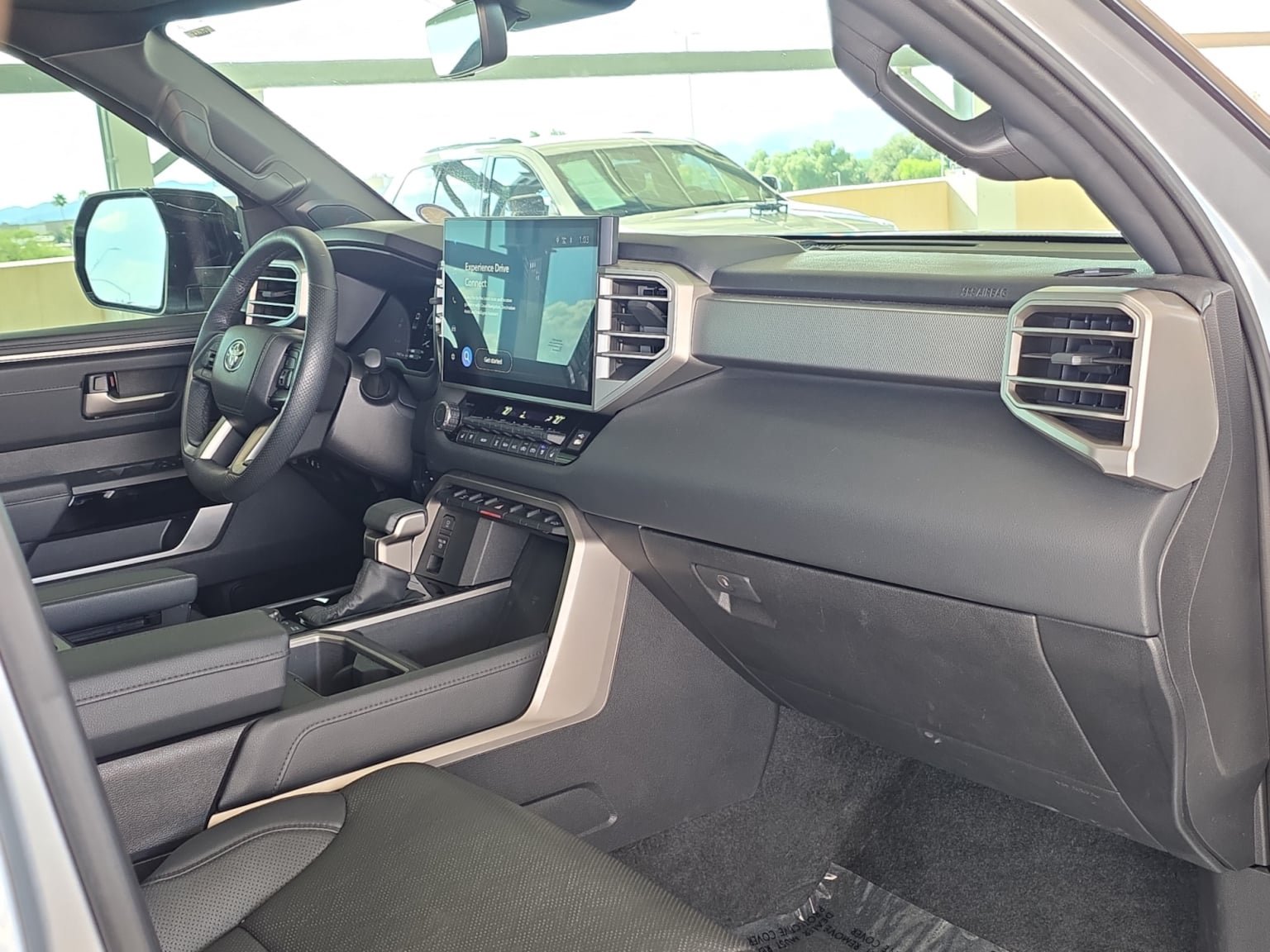 Used 2025 Toyota Tundra Limited AWD/4WD image 31