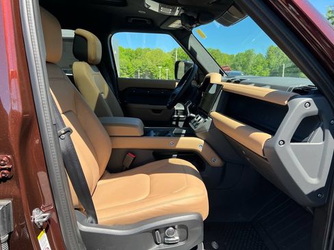 New 2026 Land Rover Defender 130 X-Dynamic SE AWD/4WD image 27