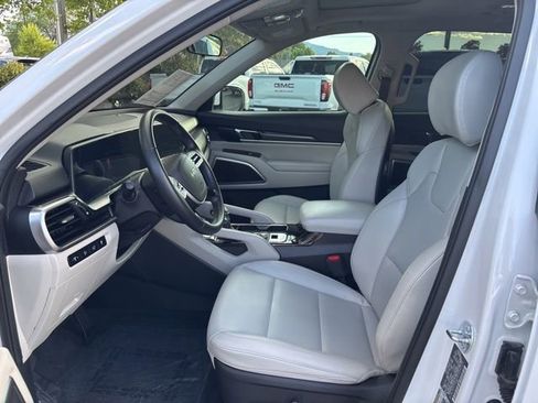 Used 2025 Kia Telluride S AWD/4WD image 11