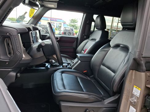 Used 2025 Ford Bronco Outer Banks AWD/4WD image 16