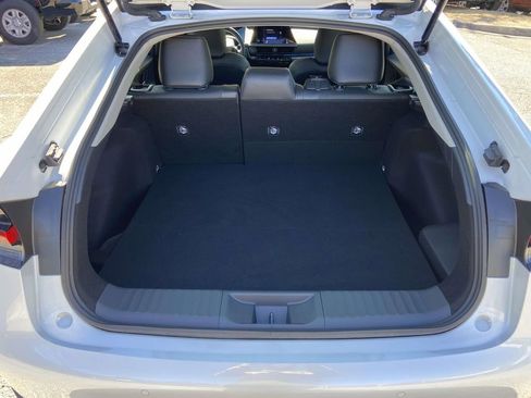 Used 2024 Toyota Prius XLE image 9