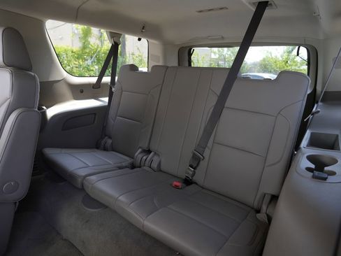 Used 2018 Chevrolet Suburban LT w/ LT Signature Package RWD image 27