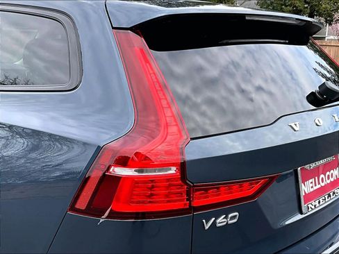 Used 2025 Volvo V60 B5 Cross Country Plus image 31
