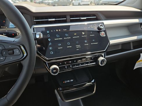 Used 2027 Chevrolet Bolt RS w/ Technology Package FWD image 8