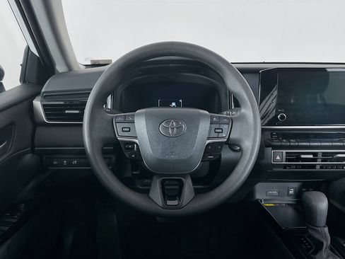 Used 2025 Toyota Camry LE image 18