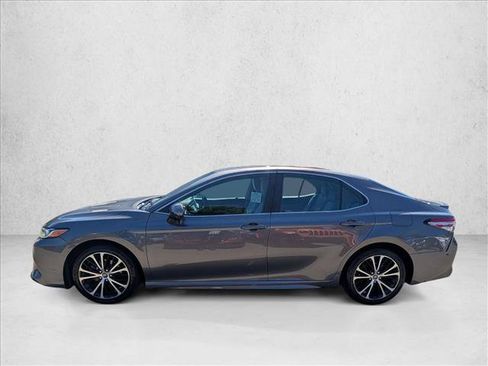 Used 2018 Toyota Camry SE FWD image 9
