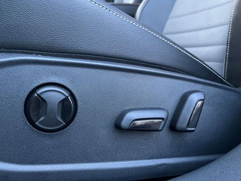 Used 2025 Volkswagen Jetta SE image 23