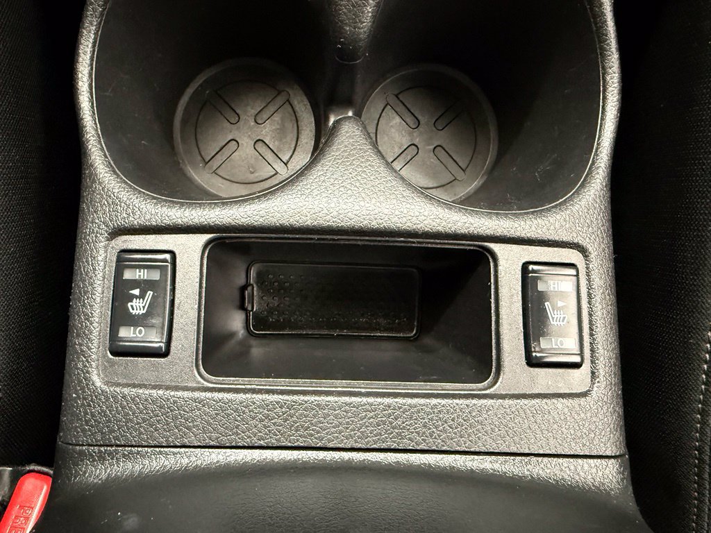 Used 2020 Nissan Rogue SV FWD image 37