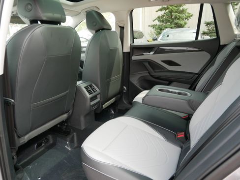 New 2026 Volkswagen Tiguan SE image 6