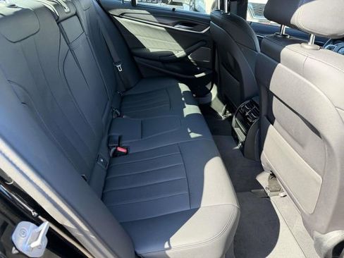 Used 2023 BMW 530e xDrive w/ Executive Package image 9