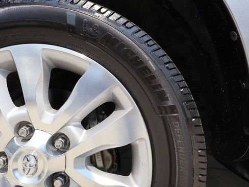 Used 2016 Toyota Sequoia Platinum RWD image 31