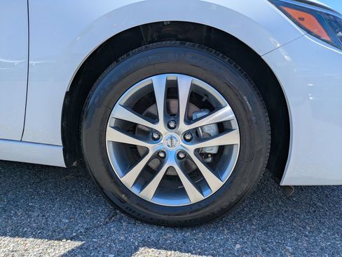 Certified 2025 Nissan Sentra S FWD image 12