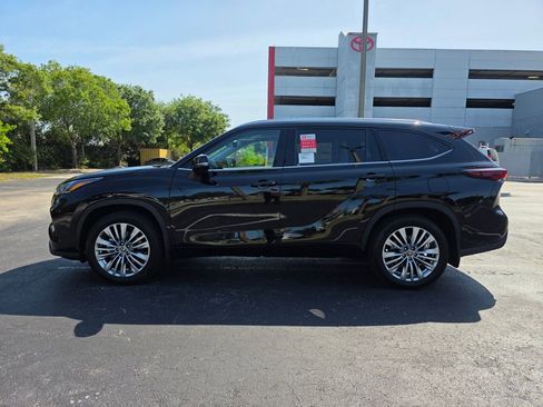 New 2026 Toyota Highlander Platinum AWD/4WD image 8