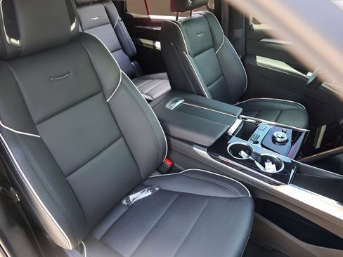 Certified 2025 Cadillac Escalade Sport w/ Touring Package AWD/4WD image 31