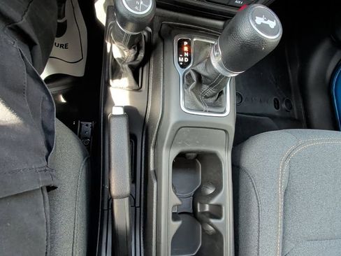 Used 2025 Jeep Wrangler Sport image 21