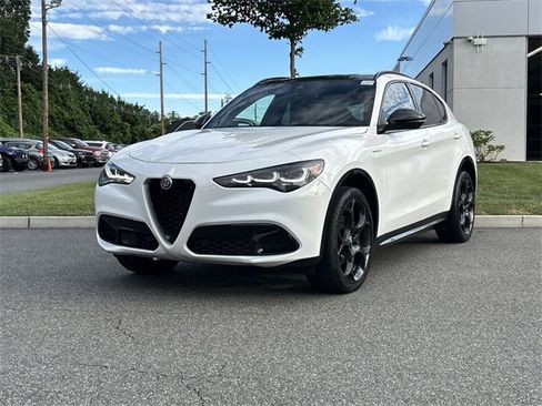 Used 2024 Alfa Romeo Stelvio Veloce image 1