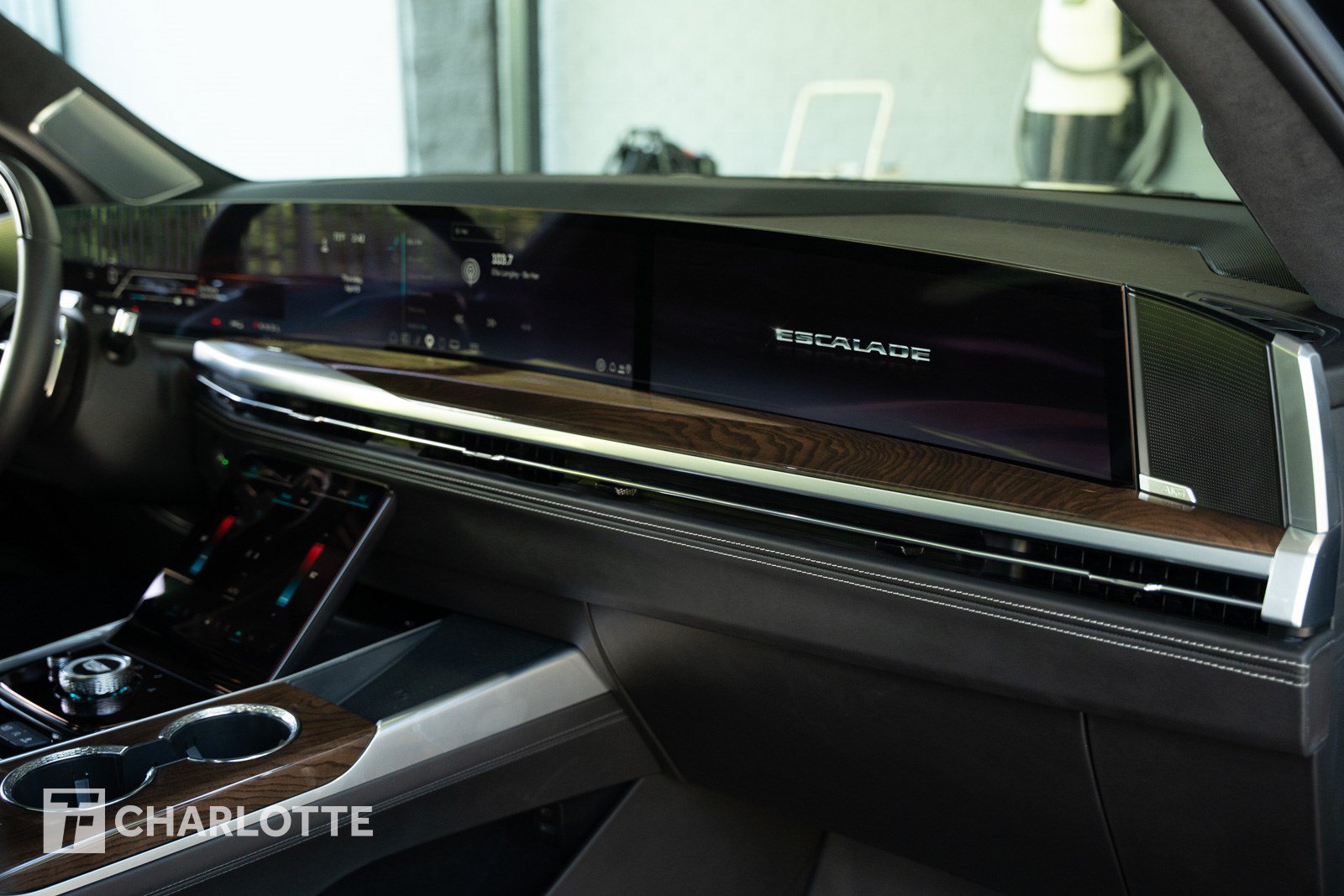 Used 2025 Cadillac Escalade Sport Platinum w/ LPO, Floor Liner Package AWD/4WD image 28