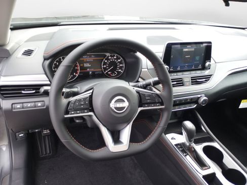 New 2025 Nissan Altima 2.5 SR image 10