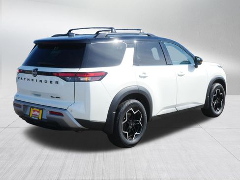 Used 2023 Nissan Pathfinder SL w/ Black Appearance Package AWD/4WD image 7